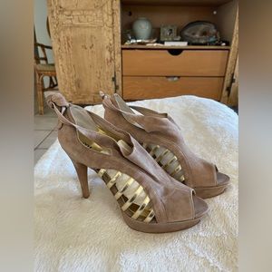 (NWT) B Bakers Kelli Suede Open Toe Platform Heels